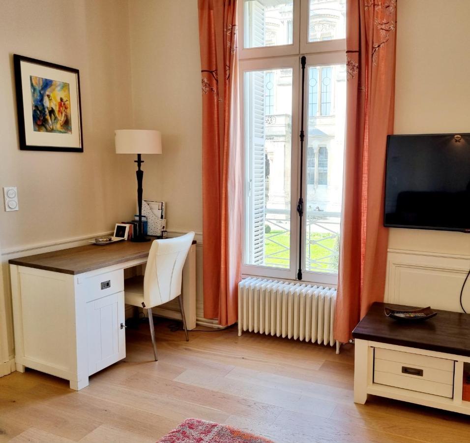 Face A L'Hotel De Ville Grand Et Lumineux Appartement 昂古莱姆 外观 照片